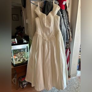 Ivory Wedding Dress. David bridal size 16W